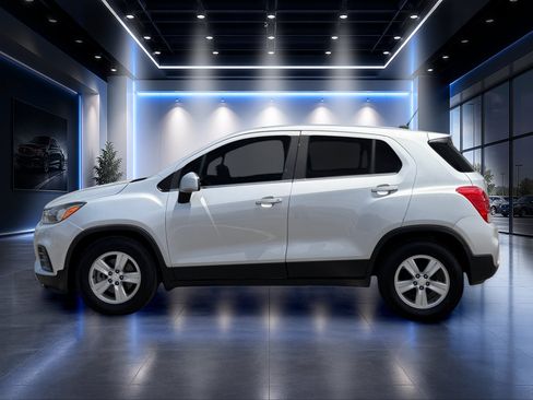 Used 2020 Chevrolet Trax LS FWD image 7