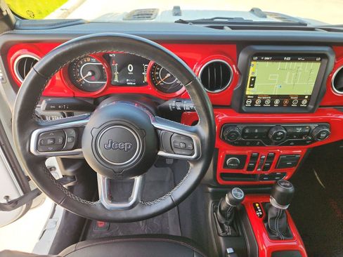 Used 2022 Jeep Wrangler Unlimited Sahara w/ Cold Weather Group AWD/4WD image 11