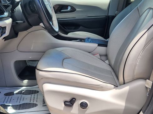 Used 2021 Chrysler Pacifica Limited w/ Premium & Safety Sphere Group image 14
