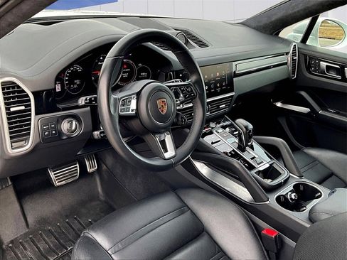 Used 2023 Porsche Cayenne Turbo image 4