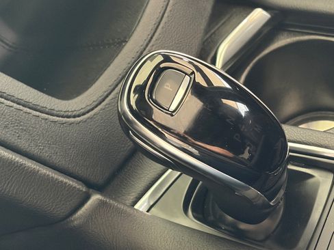 Used 2025 Cadillac XT6 Premium Luxury FWD image 33