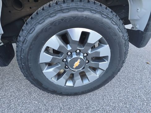 Used 2024 Chevrolet Silverado 2500 Custom w/ Custom Convenience Package image 23