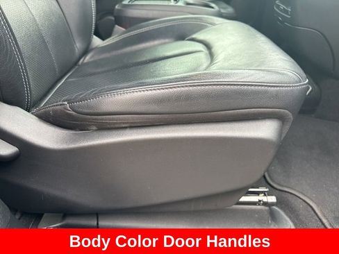 Used 2021 Chrysler Pacifica Touring-L w/ Uconnect Theater Family Group image 29