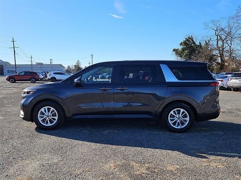 Certified 2023 Kia Carnival LX image 4