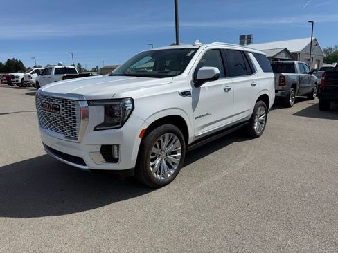 Used 2021 GMC Yukon Denali w/ Denali Premium Package AWD/4WD image 3
