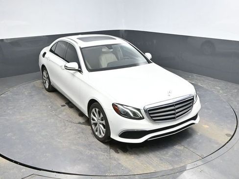 Used 2017 Mercedes-Benz E 300 4MATIC image 36