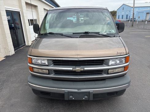 Used 2001 Chevrolet Express 1500 image 2