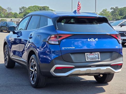Used 2023 Kia Sportage EX AWD/4WD image 6