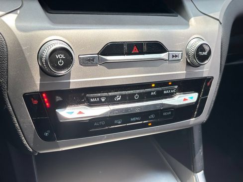 Used 2023 Ford Explorer XLT w/ Equipment Group 202A AWD/4WD image 9