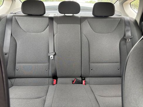 Used 2025 Kia K4 LXS image 40