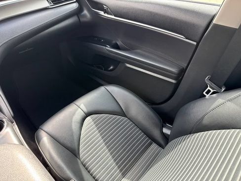 Used 2018 Toyota Camry SE FWD image 15