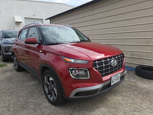 Used 2025 Hyundai Venue SEL FWD image 3