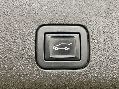 Used 2022 Chevrolet Tahoe Z71 w/ Luxury Package image 14