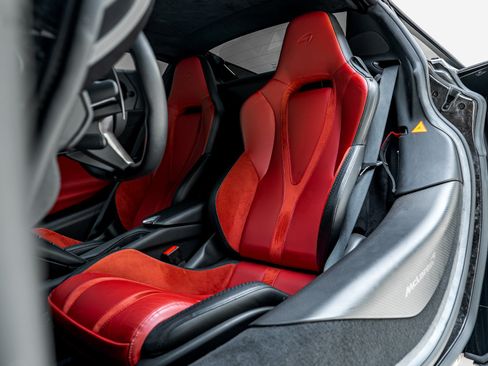 Used 2024 McLaren 750S Spider RWD image 4