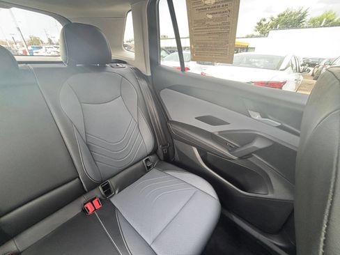 Used 2026 Volkswagen Tiguan SE AWD/4WD image 32
