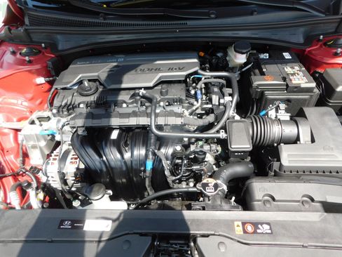 Certified 2025 Hyundai Elantra Sport FWD image 11
