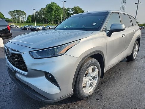 Used 2024 Toyota Highlander LE image 7