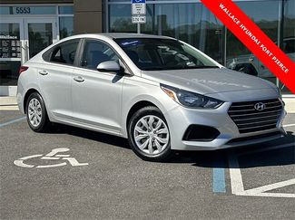 Used 2022 Hyundai Accent SE video 2
