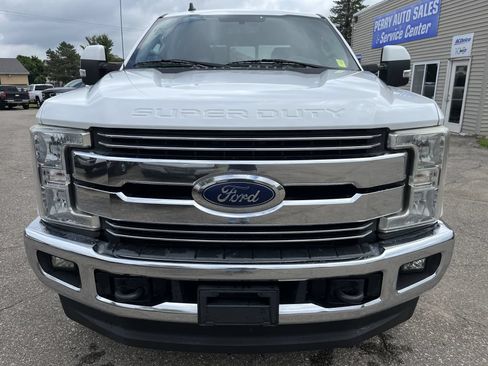 Used 2019 Ford F250 Lariat w/ Lariat Value Package AWD/4WD image 3