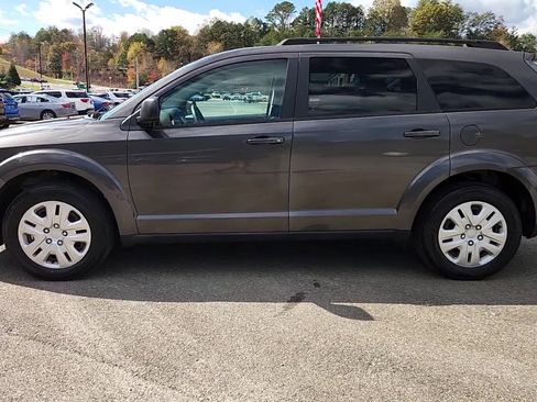 Used 2017 Dodge Journey SE image 16