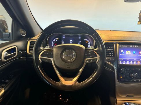 Used 2015 Jeep Grand Cherokee Overland w/ Advanced Technology Group RWD image 12
