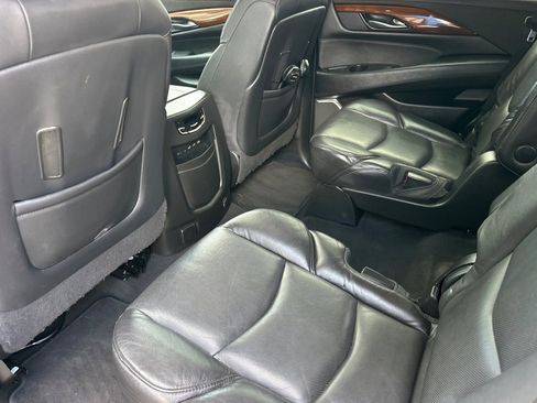 Used 2020 Cadillac Escalade Luxury w/ Escalade Sport Edition image 14