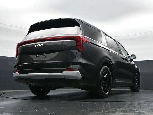 Used 2025 Kia Carnival FWD image 39