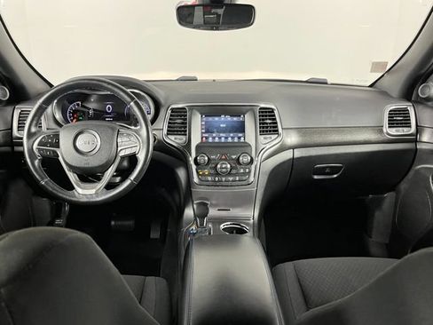 Used 2018 Jeep Grand Cherokee Laredo AWD/4WD image 12