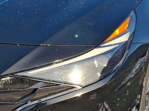 Certified 2023 Hyundai Elantra Limited image 10