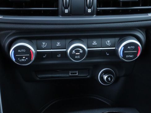 New 2025 Alfa Romeo Giulia image 9