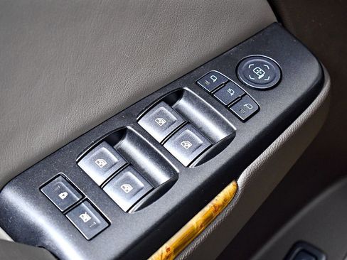 Used 2017 GMC Yukon XL Denali w/ Open Road Package image 18