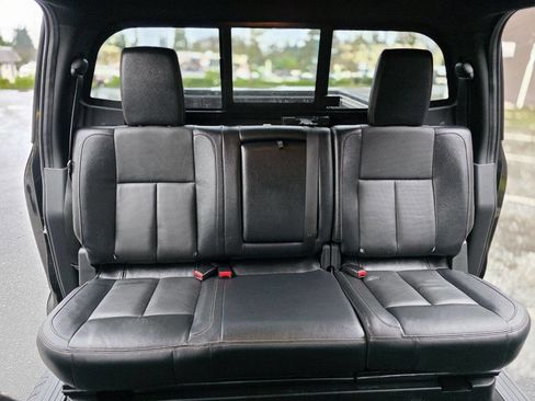 Used 2018 Nissan Titan SL w/ Midnight Edition image 10