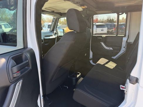 Used 2018 Jeep Wrangler Unlimited Sahara w/ Max Tow Package image 5