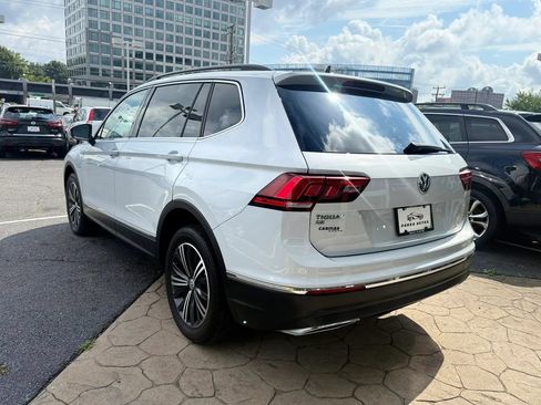 Used 2018 Volkswagen Tiguan SE w/ 18" Alloy Wheels Package FWD image 5