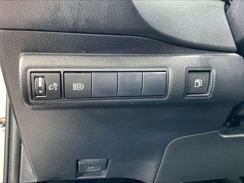 Used 2021 Toyota Corolla LE FWD image 33