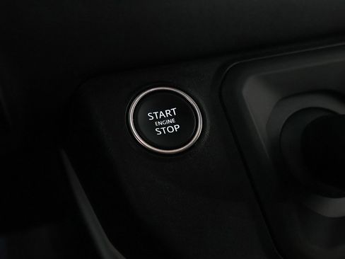 Used 2024 Land Rover Defender 110 SE image 42