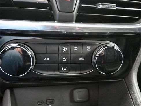 Used 2024 Buick Encore GX Sport Touring image 19