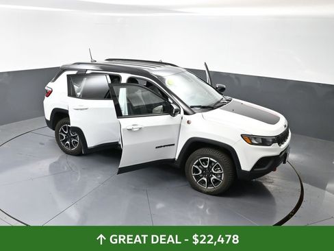 Used 2025 Jeep Compass Trailhawk w/ Trailer Tow Group image 62