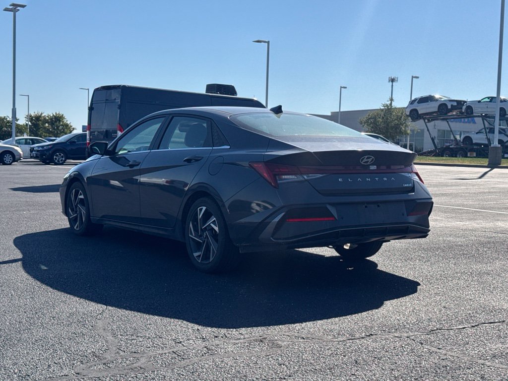 Used 2024 Hyundai Elantra Limited FWD image 5