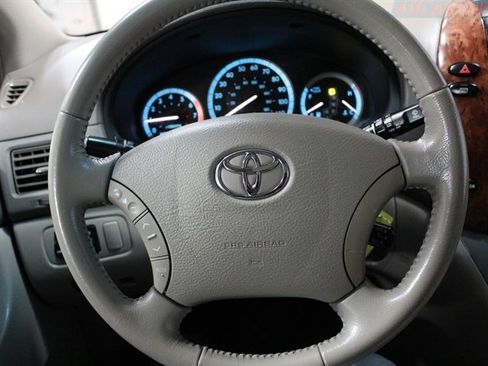 Used 2005 Toyota Sienna XLE image 17