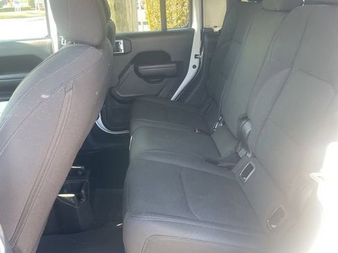 Used 2022 Jeep Gladiator Sport image 17