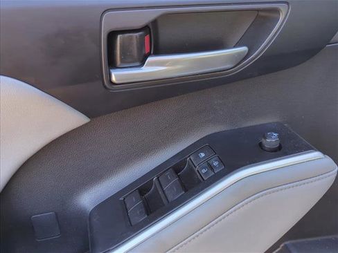 Used 2023 Toyota Highlander XLE FWD image 8
