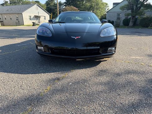 Used 2005 Chevrolet Corvette Coupe w/ Preferred Equipment Group RWD image 8