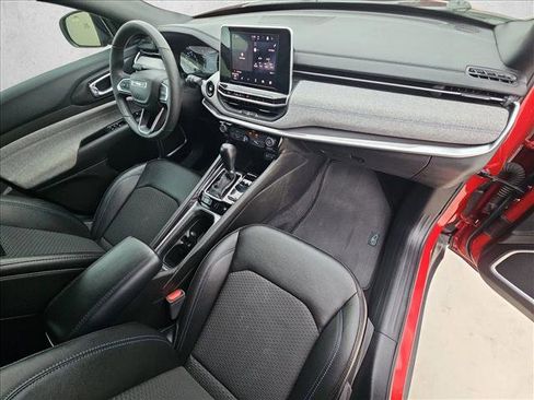 Used 2025 Jeep Compass Latitude image 22