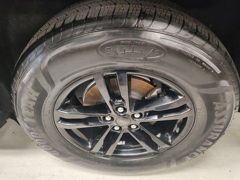 Used 2022 Ford Explorer XLT w/ Equipment Group 202A image 21