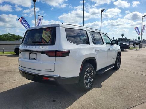 Used 2024 Jeep Wagoneer Series II w/ Flexible Seating Group RWD image 30