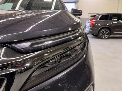 Used 2022 Chevrolet Equinox RS w/ RS Leather Package FWD image 9