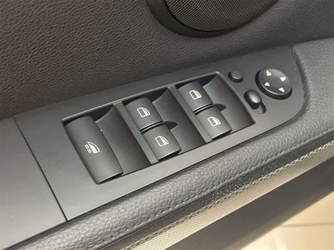 Used 2013 BMW 335i Convertible image 16