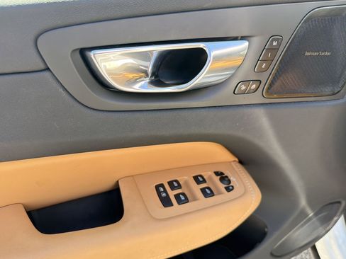 Used 2023 Volvo XC60 B5 Ultimate w/ Climate Package image 12