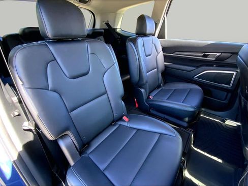 Used 2024 Kia Telluride S FWD image 18